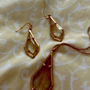 Kendra Scott Rose Gold necklace and earrings set!